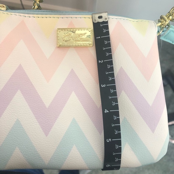 Betsy Johnson pastel crossbody - Picture 5 of 8